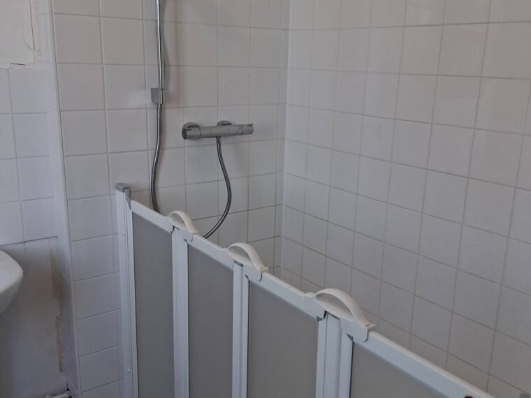 3. Le siège de douche